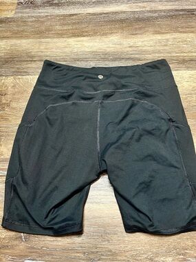 Black High Waisted Biker Shorts w/ Side Pockets Activewear Workout Shorts